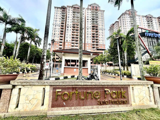 APARTMENT FOR SALE - FORTUNE PARK SERVICES APARTMENT, SERI KEMBANGAN  [ FACING LAKE ]