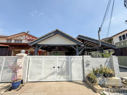 TERRACE HOUSE FOR SALE - END LOT DOUBLE STOREY  TAMAN PUTRA PERDANA PUCHONG