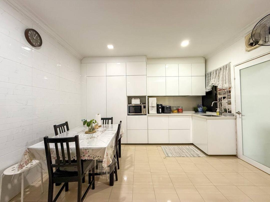 TERRACE HOUSE FOR SALE - END LOT DOUBLE STOREY  TAMAN PUTRA PERDANA PUCHONG