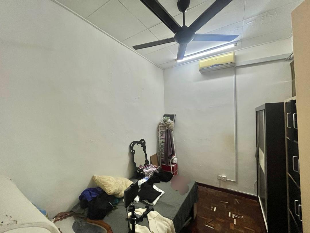 TERRACE HOUSE FOR SALE - 2 STOREY INTERMEDIATE LESTARI PERDANA SERI KEMBANGAN [FACING PLAYGROUND]