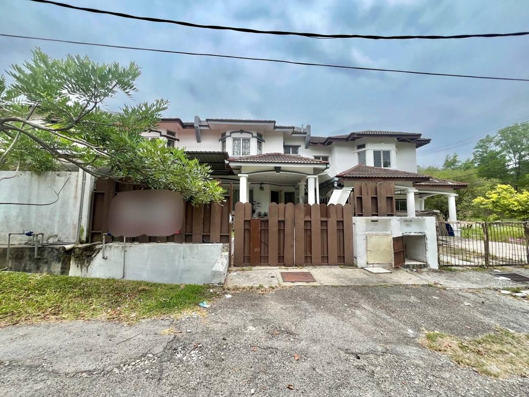 TERRACE HOUSE FOR SALE - 2 STOREY INTERMEDIATE LESTARI PERDANA SERI KEMBANGAN [FACING PLAYGROUND]