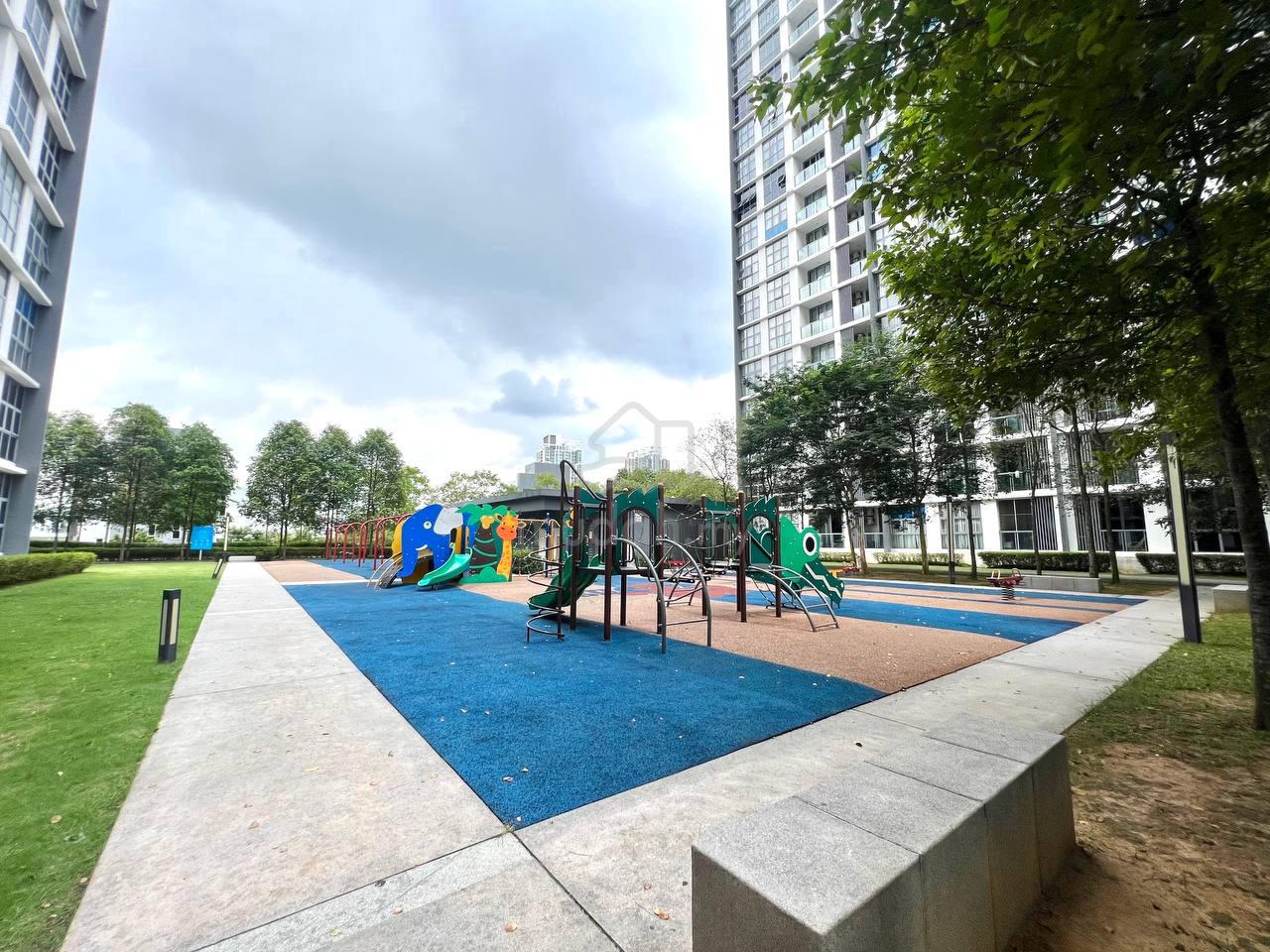 CONDOMINIUM FOR RENT – LAKEFRONT RESIDENCE CYBERJAYA