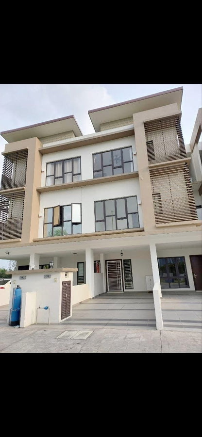 TOWNHOUSE FOR RENT - INTERMEDIATE N'DIRA @ 16 SIERRA, PUCHONG [3 STOREY TOWNHOUSE]