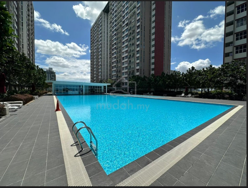 CONDOMINIUM FOR SALE - SANDERLING, LAKEFRONT CYBERJAYA, SELANGOR