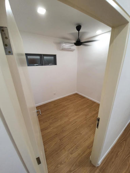 CONDOMINIUM FOR SALE - LAKEFRONT RESIDENCE, CYBERJAYA, SELANGOR