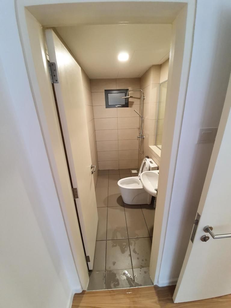 CONDOMINIUM FOR SALE - LAKEFRONT RESIDENCE, CYBERJAYA, SELANGOR