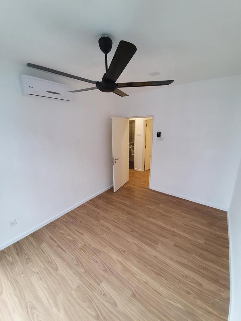 CONDOMINIUM FOR SALE - LAKEFRONT RESIDENCE, CYBERJAYA, SELANGOR