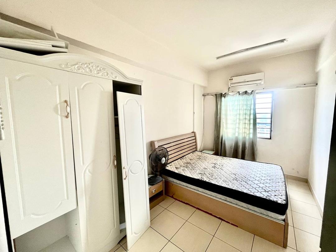 APARTMENT FOR SALE - FORTUNE PARK SERVICES APARTMENT, SERI KEMBANGAN  [ FACING LAKE ]