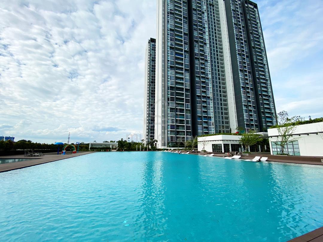 CONDOMINIUM FOR SALE – LAKEFRONT RESIDENCE CYBERJAYA