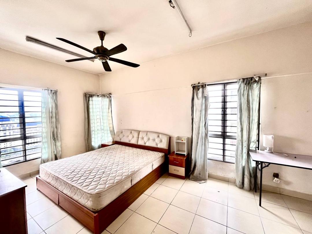 APARTMENT FOR SALE - FORTUNE PARK SERVICES APARTMENT, SERI KEMBANGAN  [ FACING LAKE ]